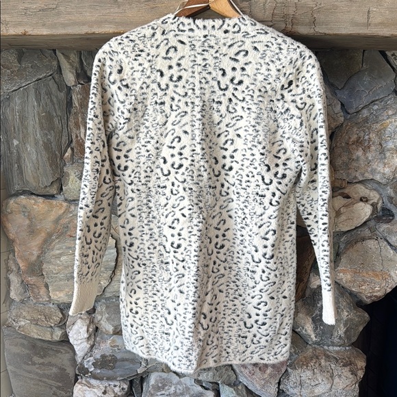 Evolution by Cyrus Oversized Eyelash Leopard Print Cardigan Women’s Size Medium - Picture 2 of 14
